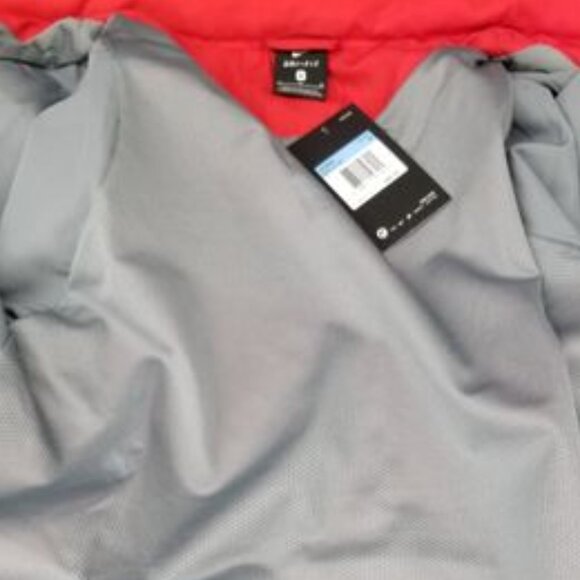 WOMENS NIKE RED WIND JACKET, NEW W/ TAGS, SIZE MED, HOODED - Picture 3 of 4